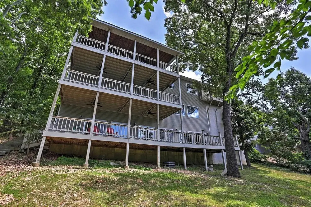 Pool, Games & Basketball Court! Branson Getaway