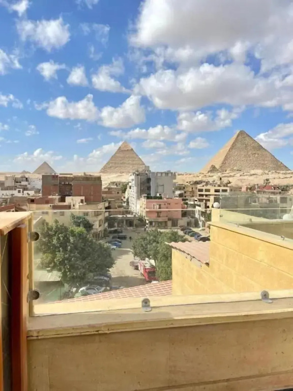 Cleo Patra Pyramids Tower Inn