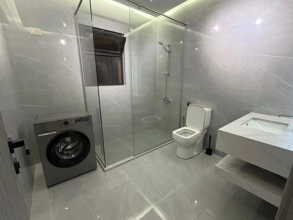 006 JRE Apartment With Stunning Boulevar