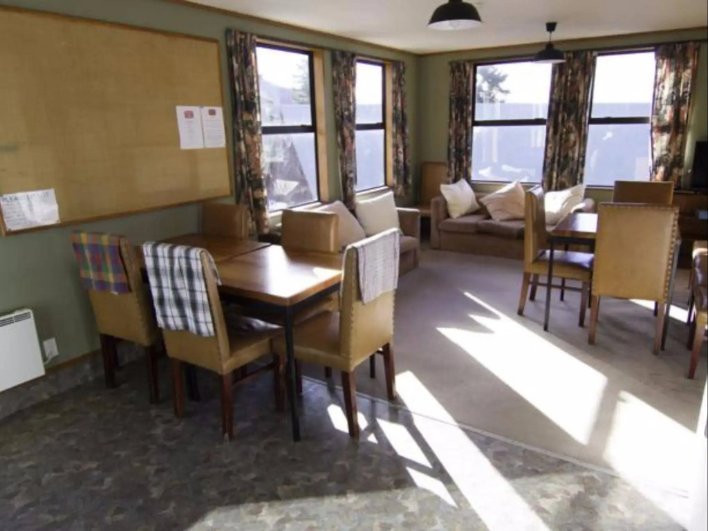 Lake Hawea Hostel