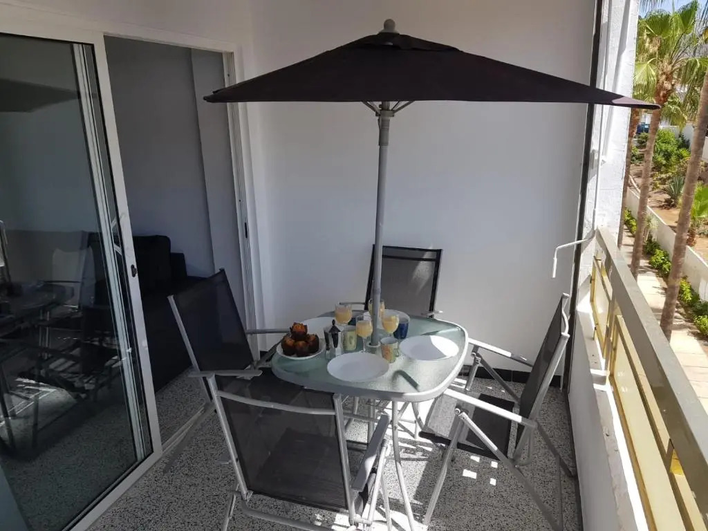 5 min walk from Yumbo 216