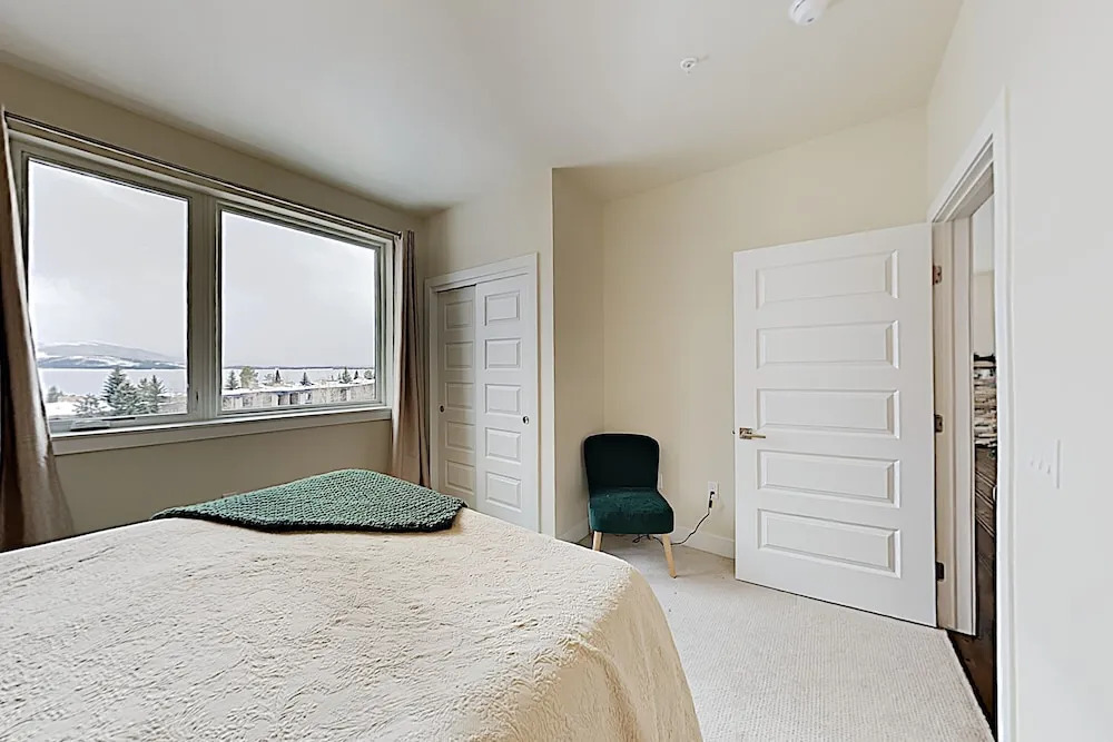 New Listing! Beautiful New Mountain-view 3 Bedroom Condo