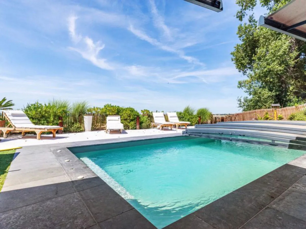 Indigo-Piscine chauffee jusquau 30/10