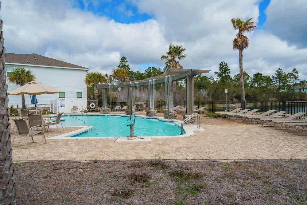 Shadow Lake Retreat Quick Drive to Beach, Quiet Neighborhood
