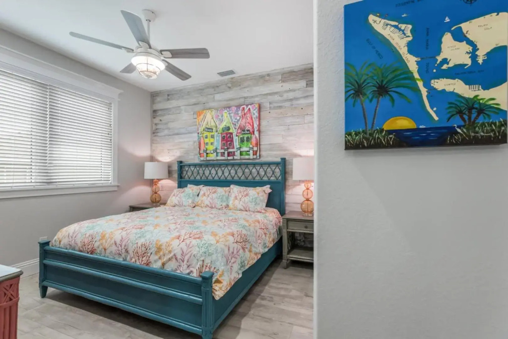 Snook Lookout - 211 Oak Ave
