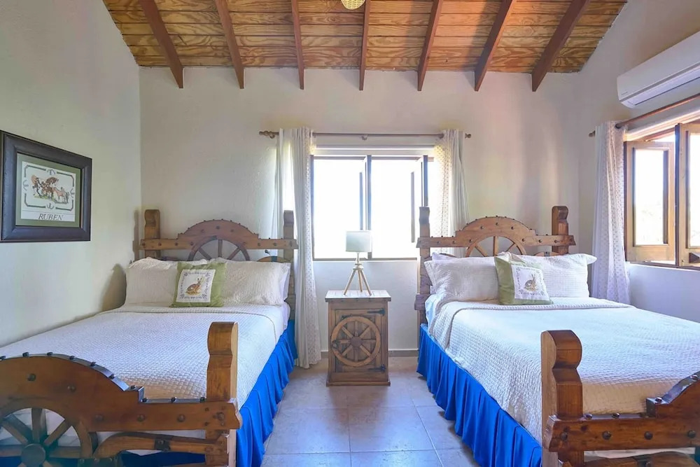 4BR Wood Mountain Villa Jarabacoa Heated Pool