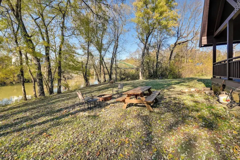 Cabin Along Rough River! Views, Fire Pit & Grill