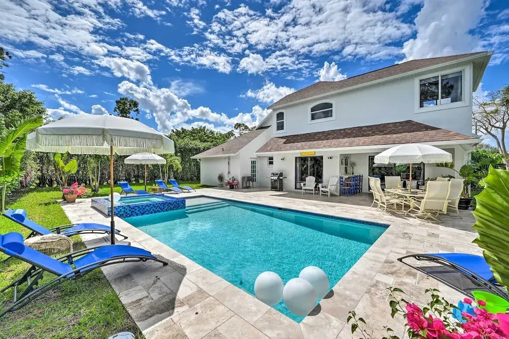 Modern Naples Oasis w/ Saltwater Pool & Jacuzzi!