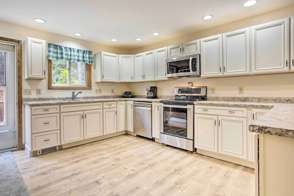 Pet-friendly Gilford Home: 3 Mi to Gunstock & Lake