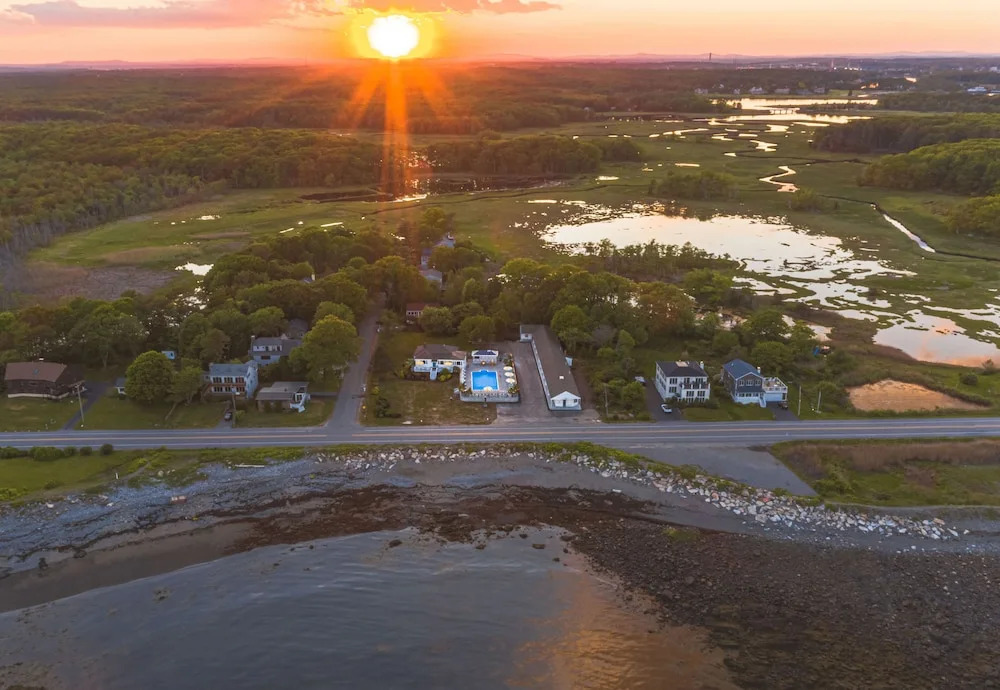 Rye Motor Inn - Oceanfront, Walk to Beach