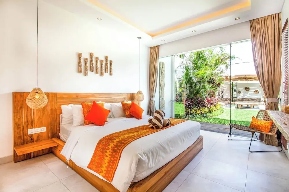 Spectacular 4BR Villa, 400m to Beachfront Elegance