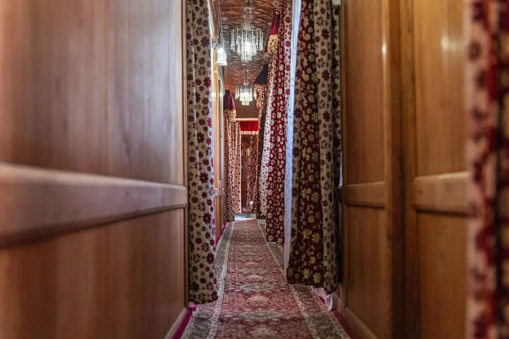 Sea Hawk Group Of Houseboat