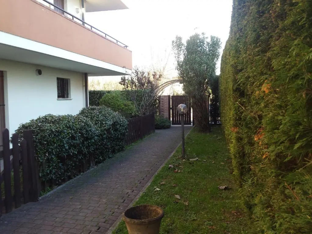 Ground floor,Top level