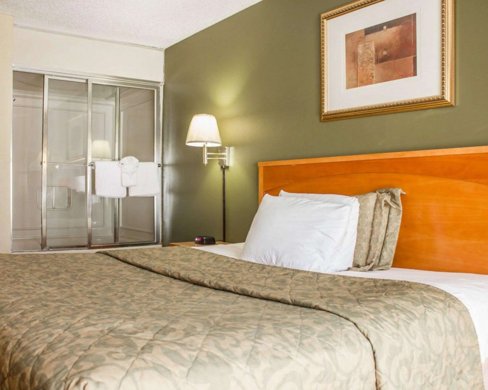 Rodeway Inn Huntington Station - Melville