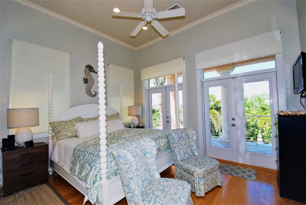 Sea Hawk - Private Beach House With Pool & Hot Tub 4 Bedroom Home by RedAwning