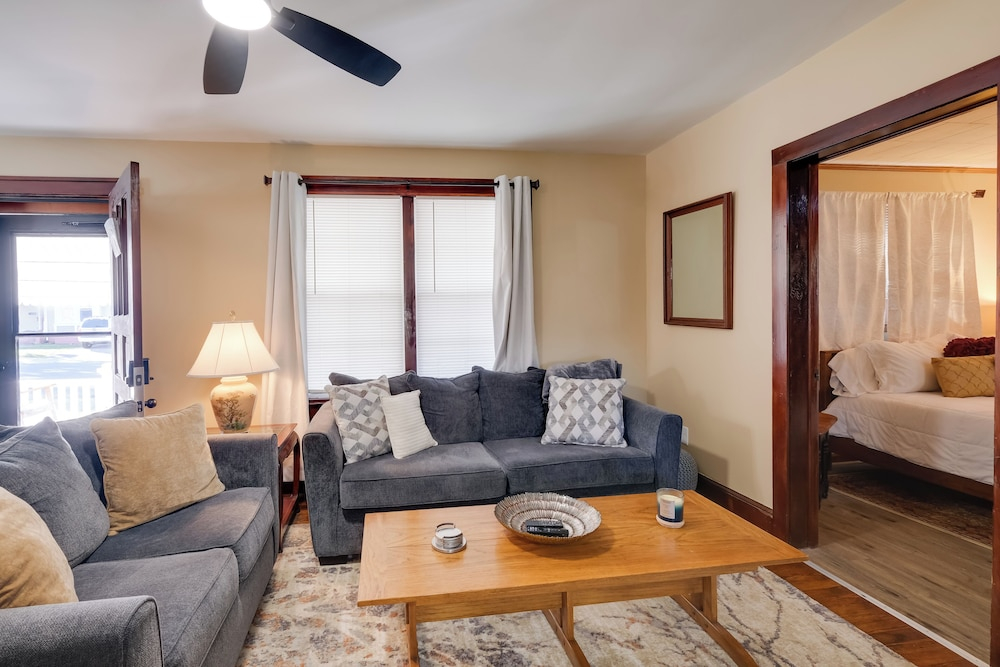 Walk to Main St & Campus! Dtwn Radford Home