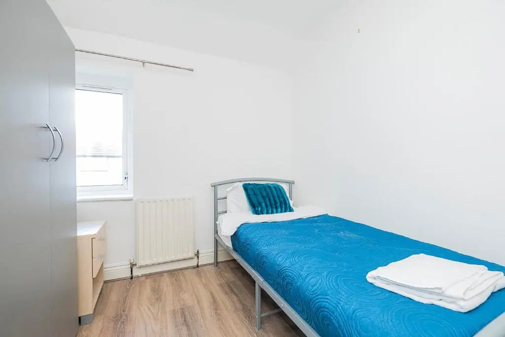 4 Bedrooms Self Catering Dagenham House, Free Wifi & Netfix