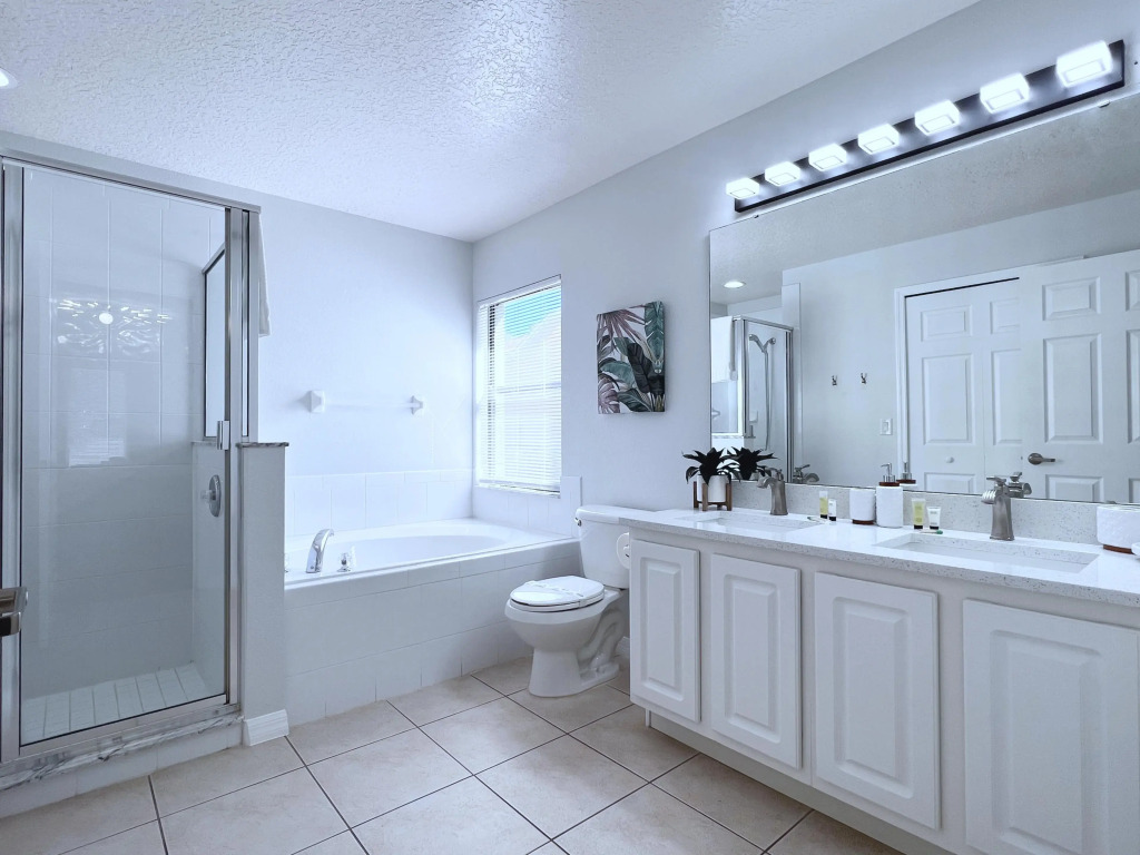 Beautifuly 5bd Pool Gm Hm, Legacy Park-409cr 5 Bedroom Home by RedAwning