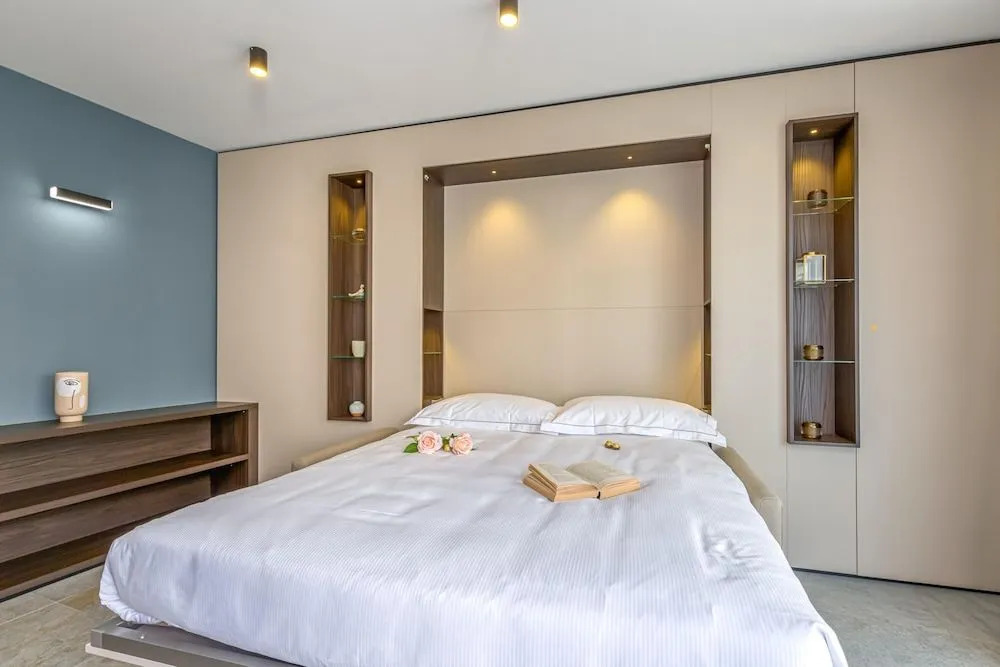 Icon H 307 Suite Micro-living