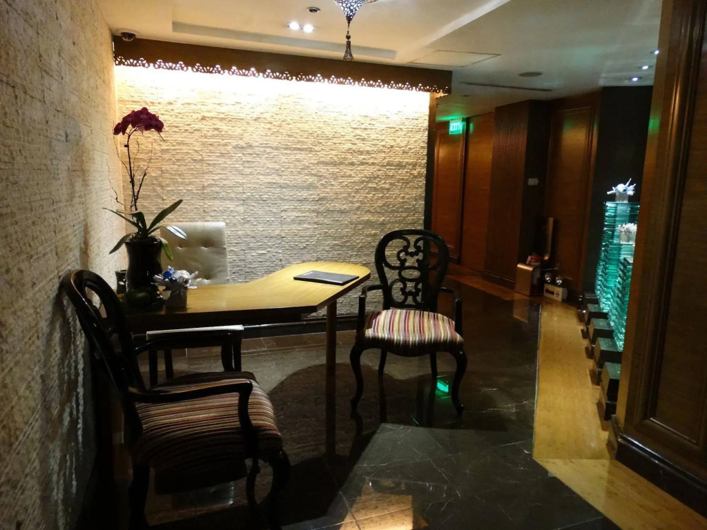 Maxims Tower
