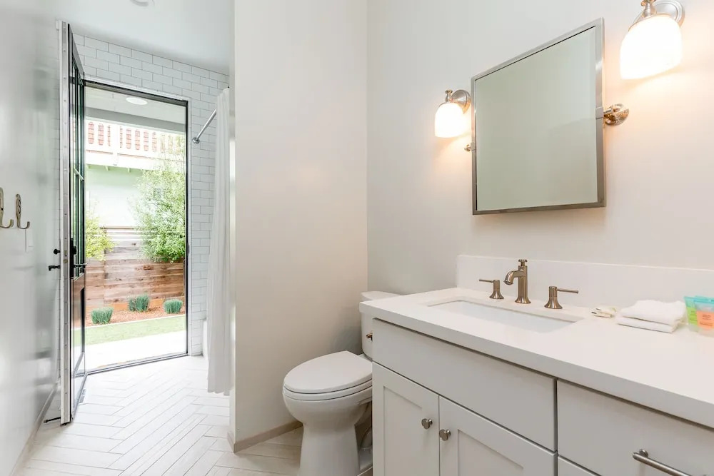 3440 Saint Deyns St House by RedAwning