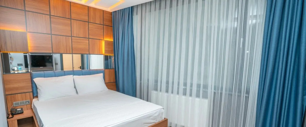 Center Suite