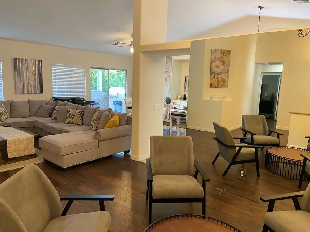 Stunning 5 Star Home Retreat Private Pool Spa BBQ 4 BR
