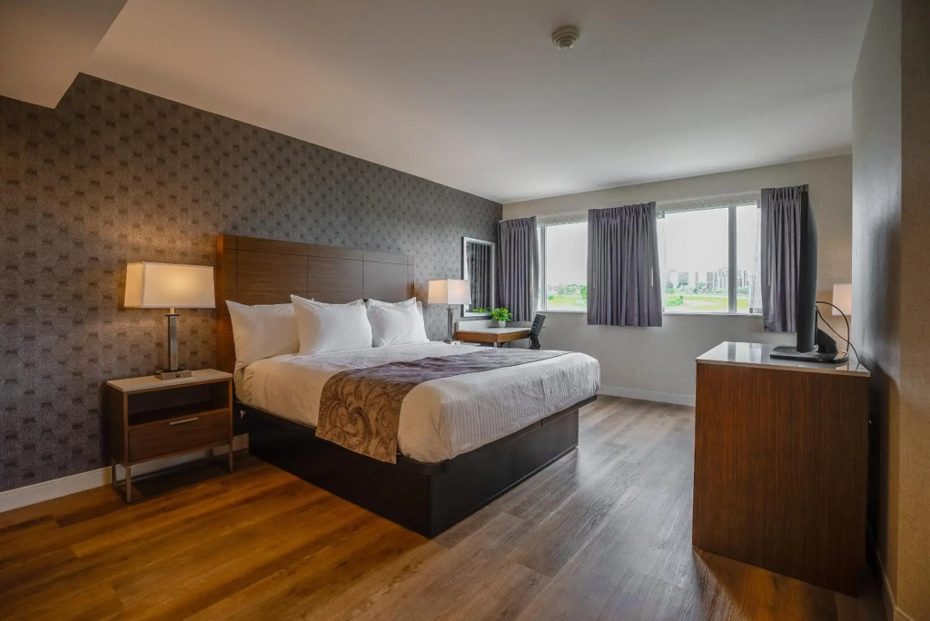 Monte Carlo Inn Oakville Suites