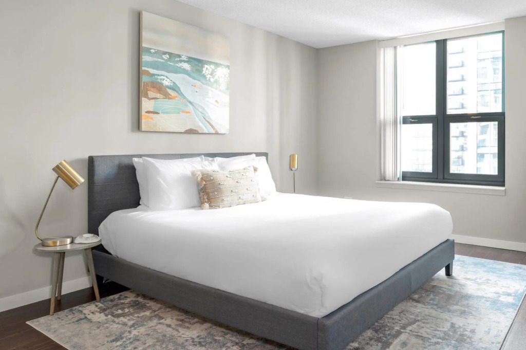 Chicago | Family Ready 2BD/2BA River North Apartments