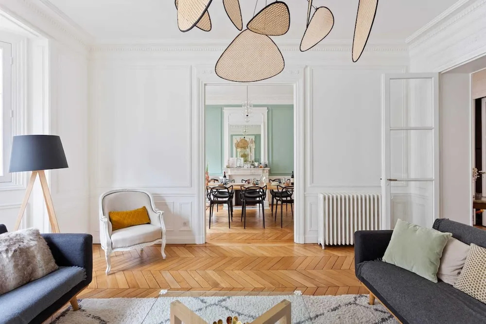 Luxury and Spacious Apartment in the Heart of Paris