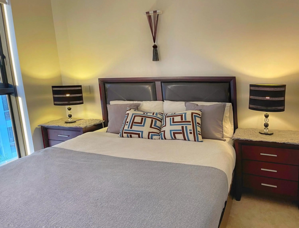 Luxurious 2 bed apartments Lavender Bay view