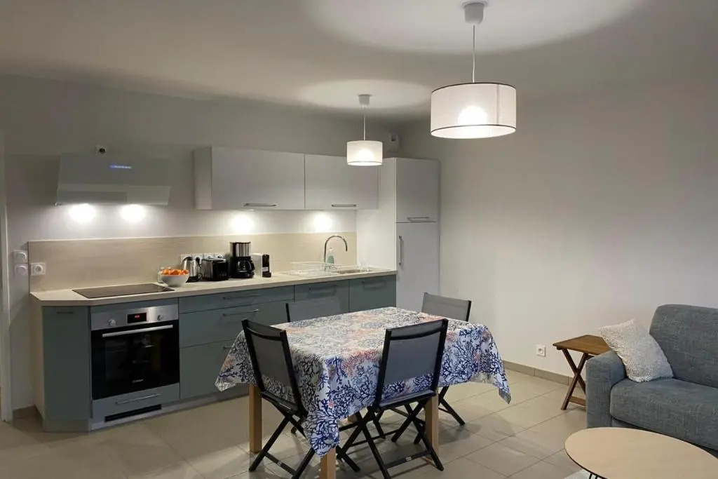Residence 350 meters from the main beach