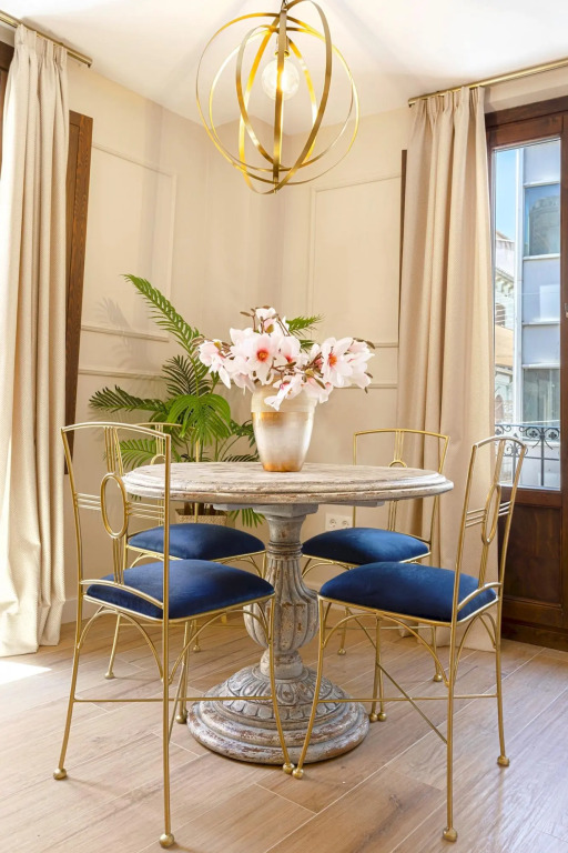 Beautiful 1 bd apartment in the heart of Granada. Mesones II