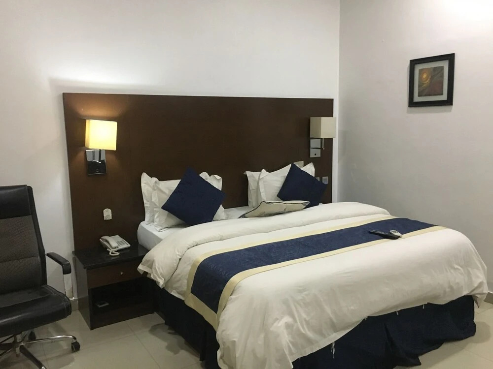 Parktonian Hotel Ikate