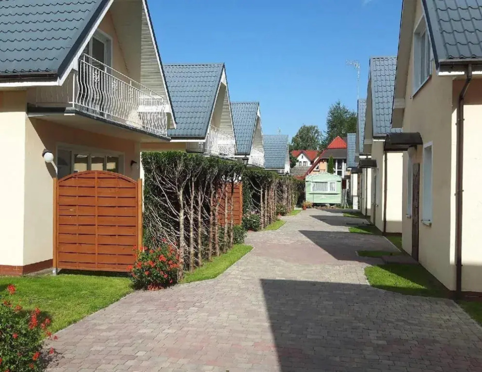 Large, comfortable holiday homes close to the sea