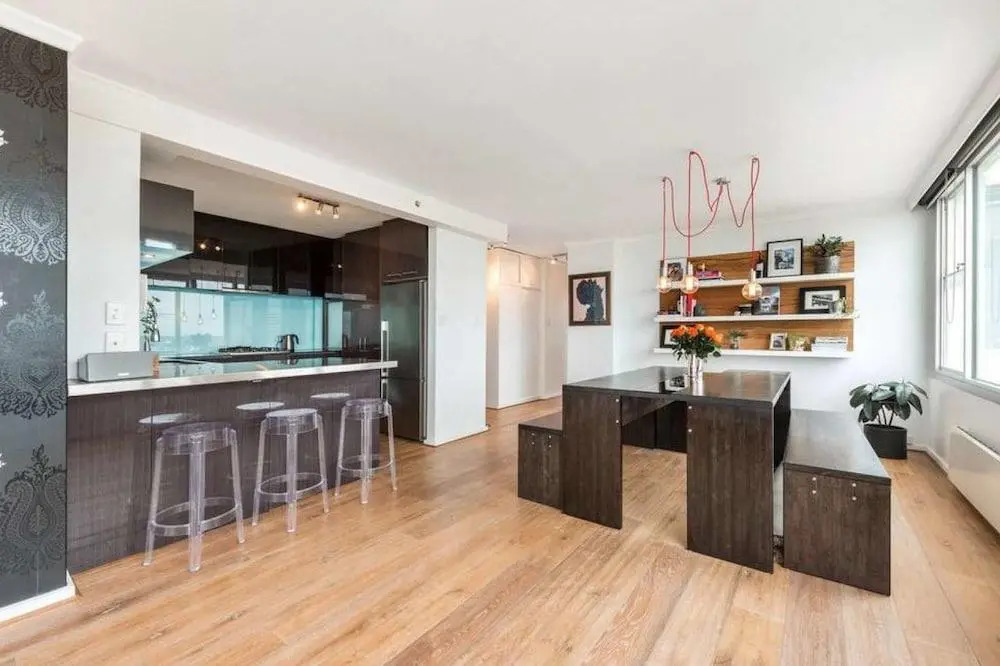 St Kilda Penthouse with Panaromic Bay and City View