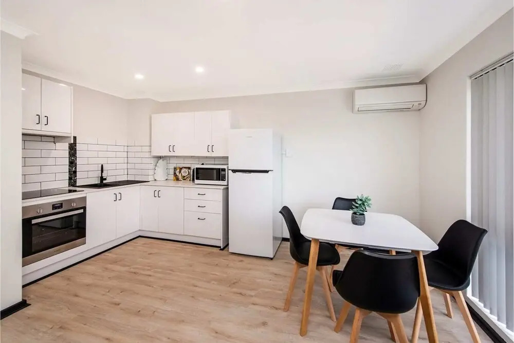 Executive 1BR Suite - Close to Foreshore & Cbd