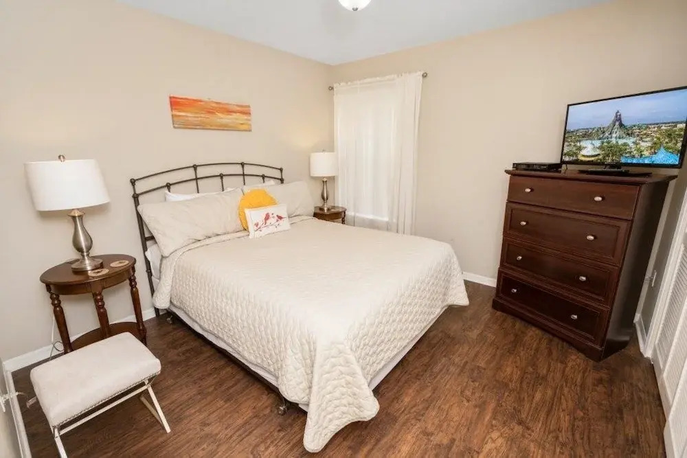 Wr001or 4 Bedroom Home by RedAwning