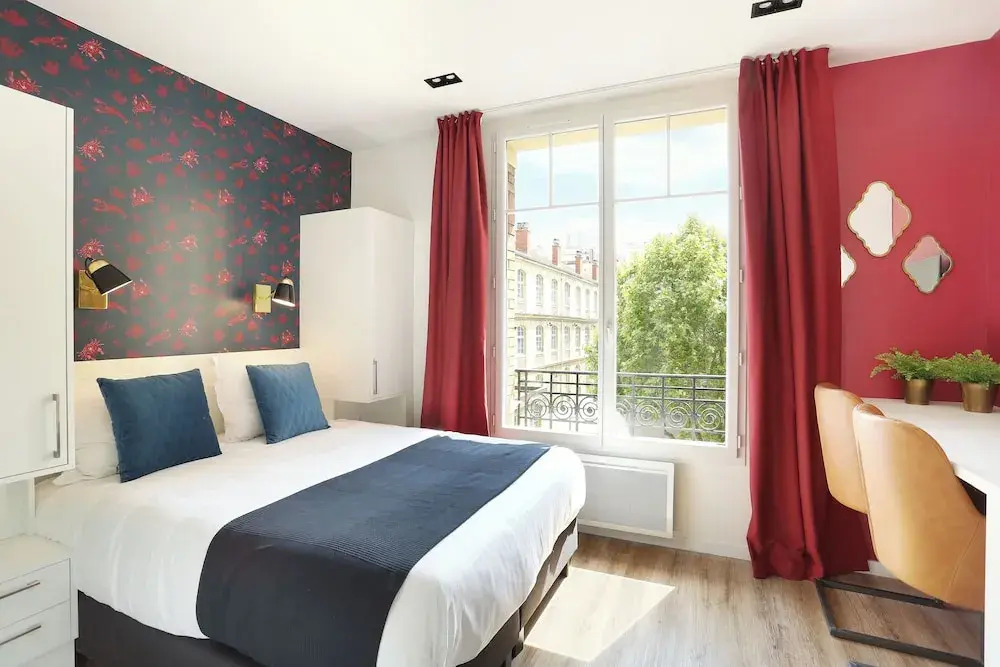 YAYS Paris Zola by Numa