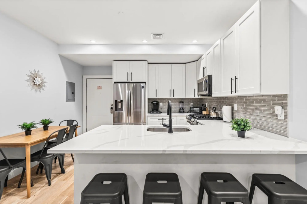 Luxury 2BD/2BA Near Logan Airport and T station