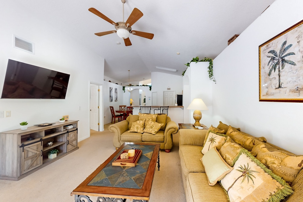 Lovely Home With a Private Pool, Grill, Washer/dryer, & AC - Snowbird Friendly
