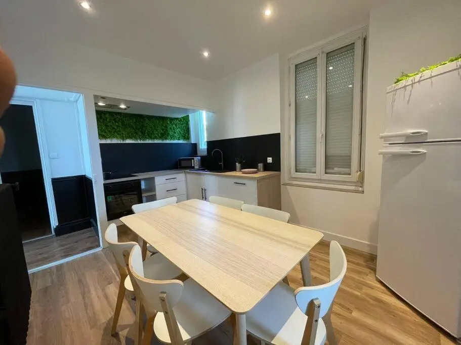 Superbe appartement rénové avec parking gratuit
