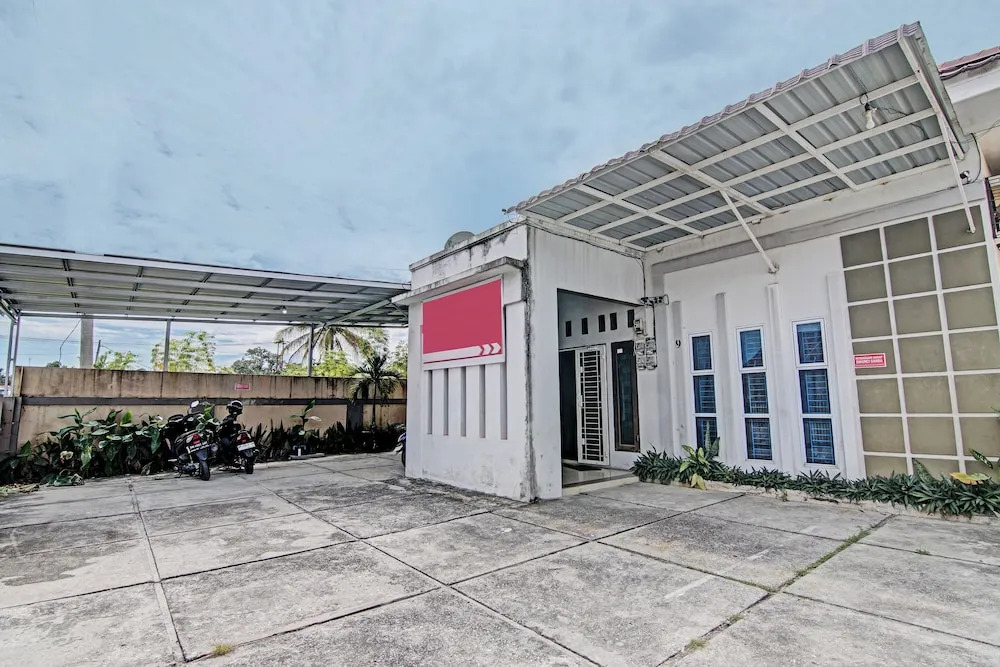 Hotel O Penginapan Puti SyariahNearBandara Sultan Syarif Kasim II