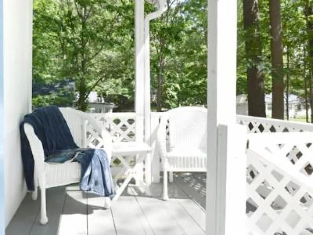 2 River Road Inn & Cottages