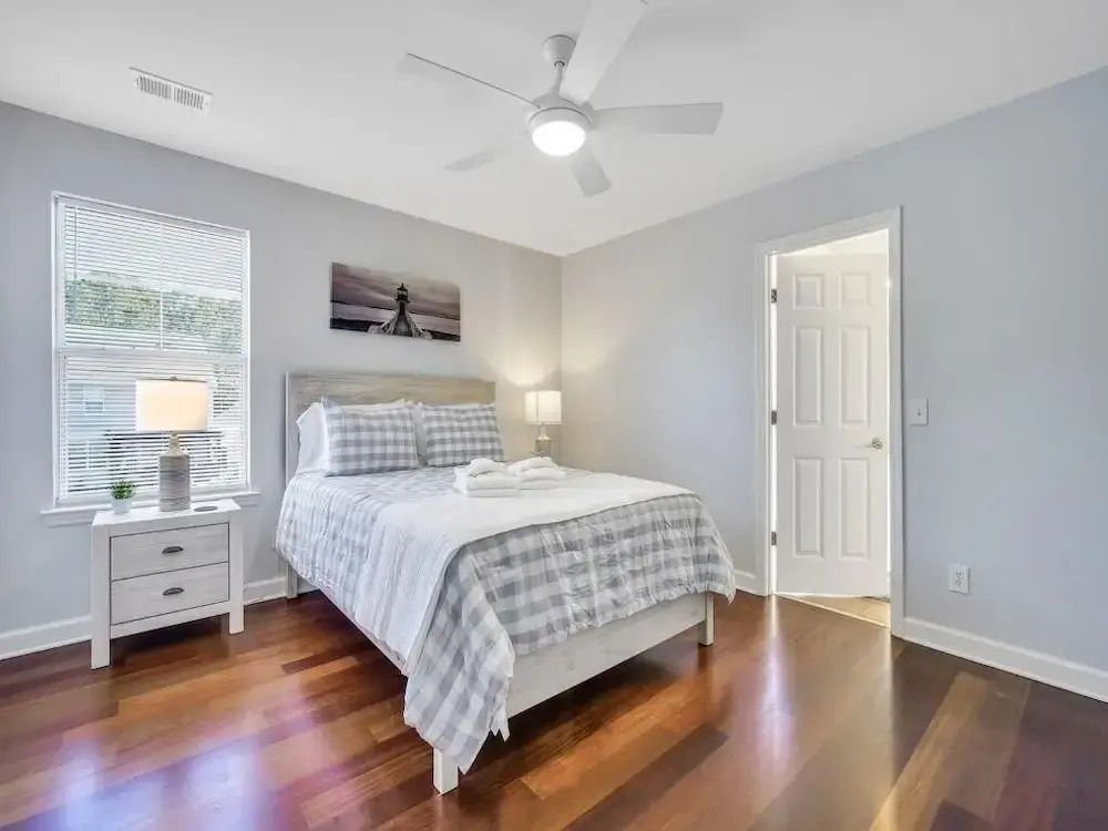 Coastal Quarters in Bluffton - Dog Friendly! Bluffton Park Lowcountry Charmer