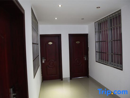 Liucheng Hongyuan Business Hotel
