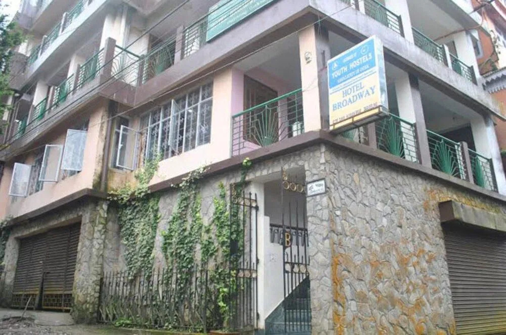 Goroomgo Broadway Mall Road Darjeeling