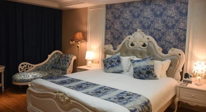 Qionghai Xiangshang Aihua Hotel