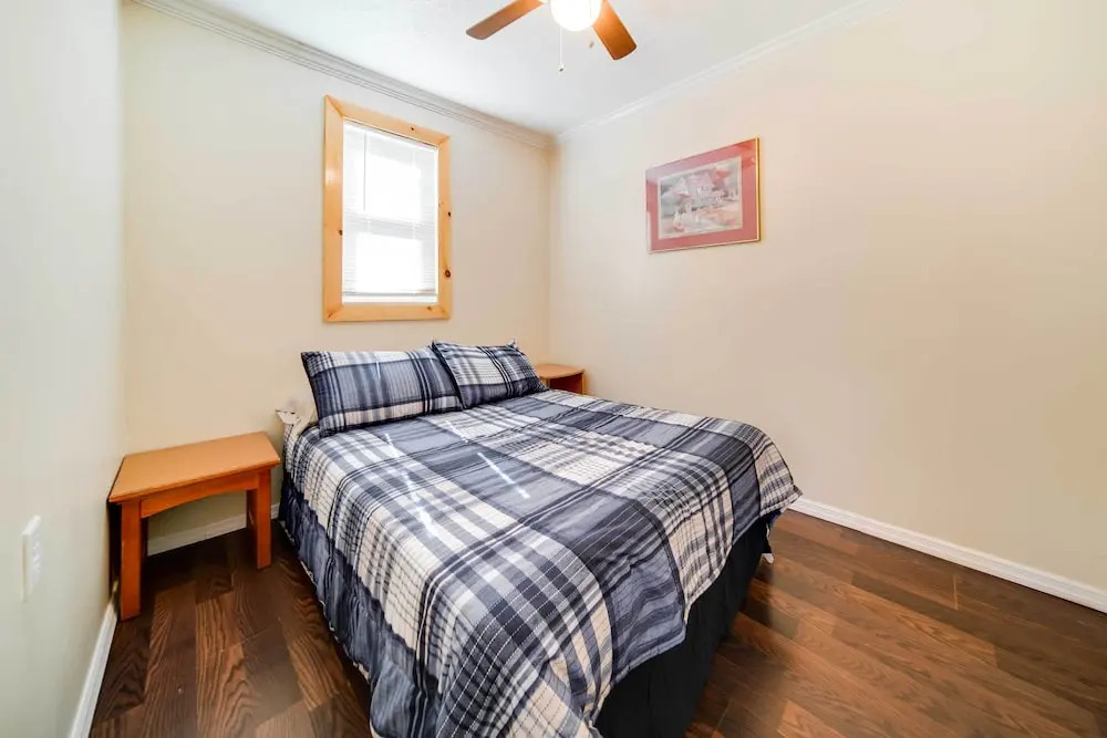 Geneva Cottage w/ Patio - Walk to Park, Lake Erie!