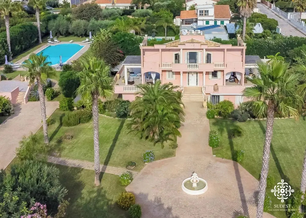 Villa Festosa - Luxury retreat by the beach